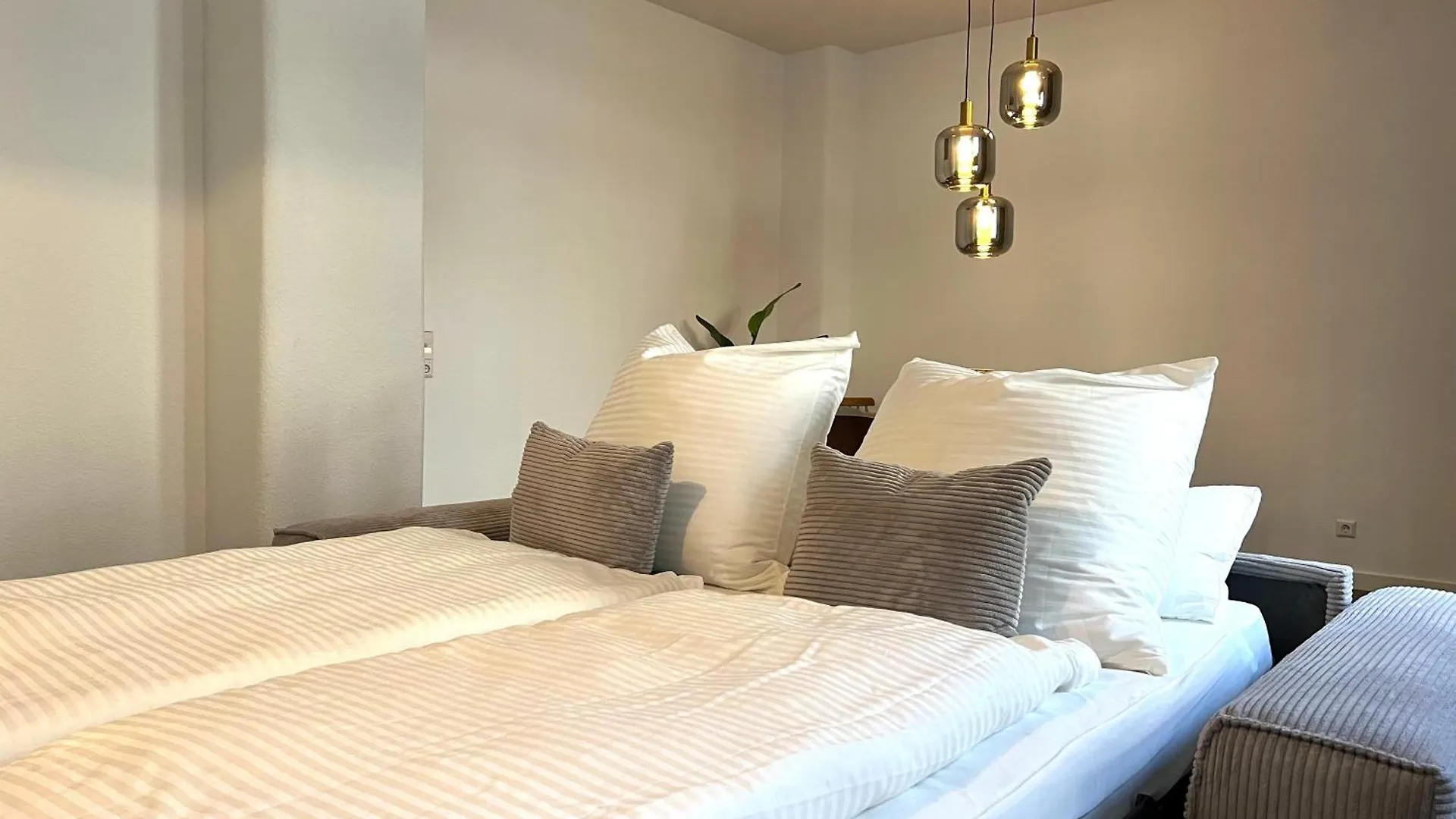 Apartment Stuttgart Zentrum - Hoelderlinplatz - 80Qm - Eg