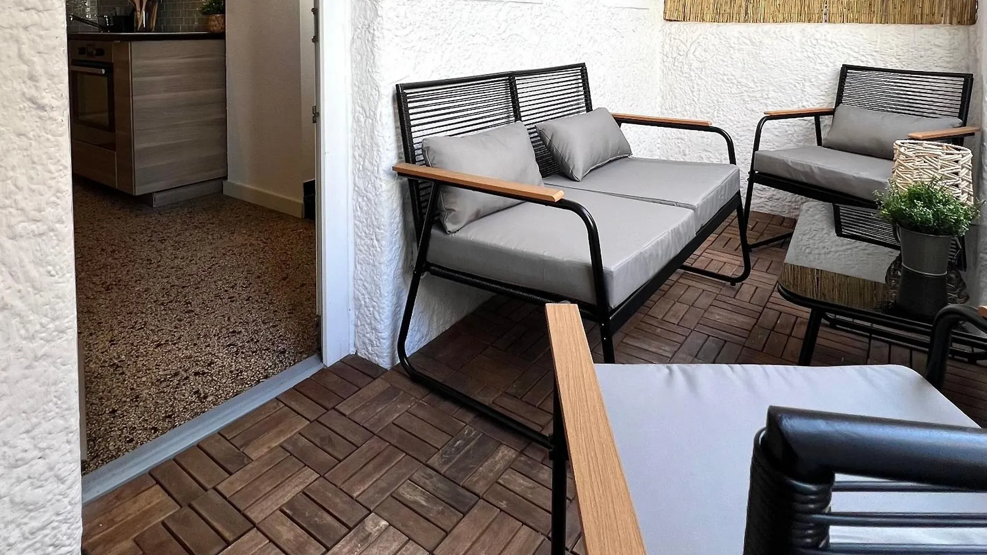 Stuttgart Zentrum - Hoelderlinplatz - 80Qm - Eg
