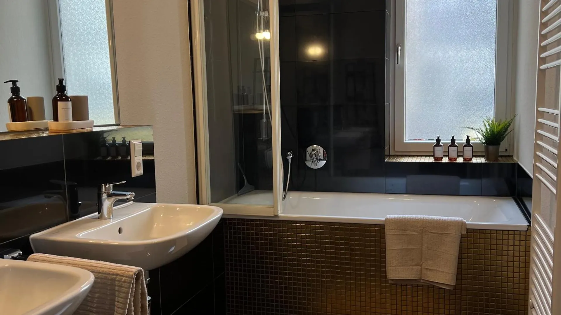 Stuttgart Zentrum - Hoelderlinplatz - 80Qm - Eg